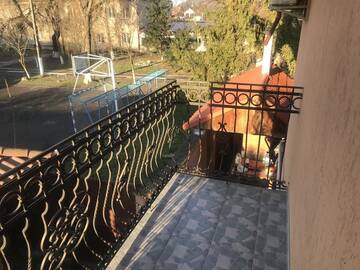 Фото номера Двухместный номер с 1 кроватью и балконом Отель Domino г. Берегово 5
