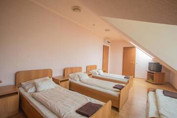 Фото номера Классический трехместный номер Отель Praktik Hotel г. Берегово 2