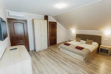 Фото номера Большой двухместный номер с 1 кроватью Отель Praktik Hotel г. Берегово 4