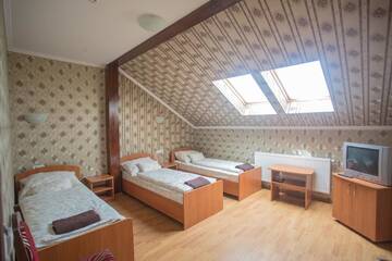 Фото номера Улучшенный трехместный номер Отель Praktik Hotel г. Берегово 2