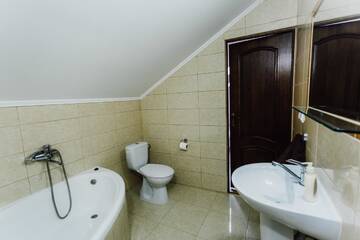 Фото номера Роскошный трехместный номер Отель Praktik Hotel г. Берегово 8