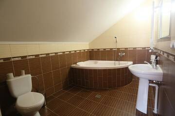 Фото номера Улучшенный двухместный номер с 2 отдельными кроватями Отель Praktik Hotel г. Берегово 3