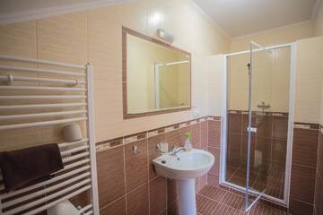 Фото номера Улучшенный двухместный номер с 2 отдельными кроватями Отель Praktik Hotel г. Берегово 3
