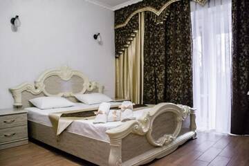 Фото номера Номер с кроватью размера «king-size» Гостевой дом Beauty Complex г. Берегово 2