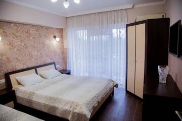 Фото номера Люкс с 2 спальнями Гостевой дом Beauty Complex г. Берегово 2